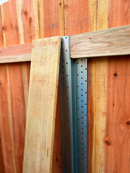 Z Post Metal Fence Post with Cover Board